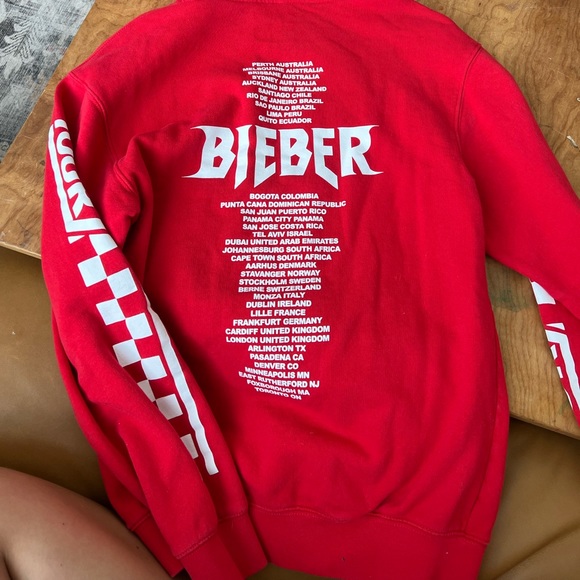 JUSTIN BIEBER WORLD TOUR HOODIE - Picture 2 of 2